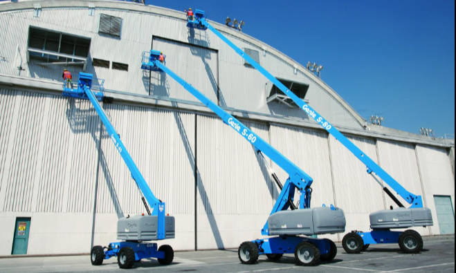 Key Differences Between Telescopic vs Articulating Boom Lift Rental